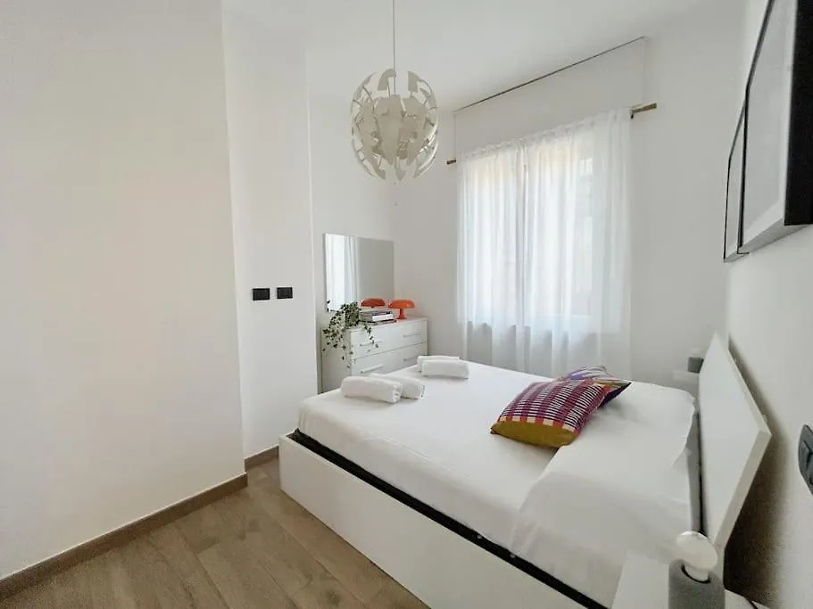Sunnyflat Near Navigli E Bocconi Apartment Milan 0*,