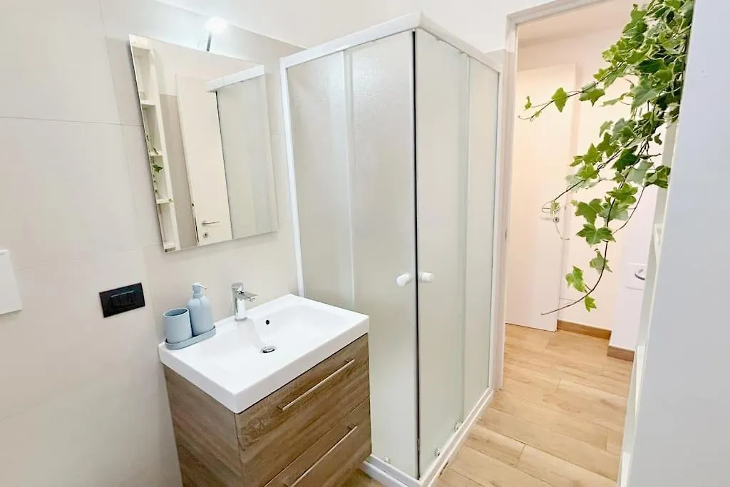 Sunnyflat Near Navigli E Bocconi Apartment Milan