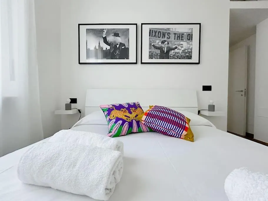Sunnyflat Near Navigli E Bocconi Apartment Milan 0*,  Italy